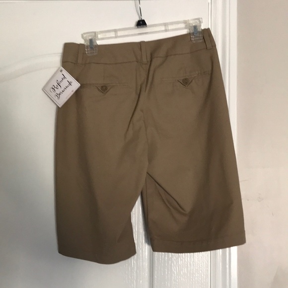 Women’s Dockers Khaki Refined Bermuda shorts - Picture 2 of 7